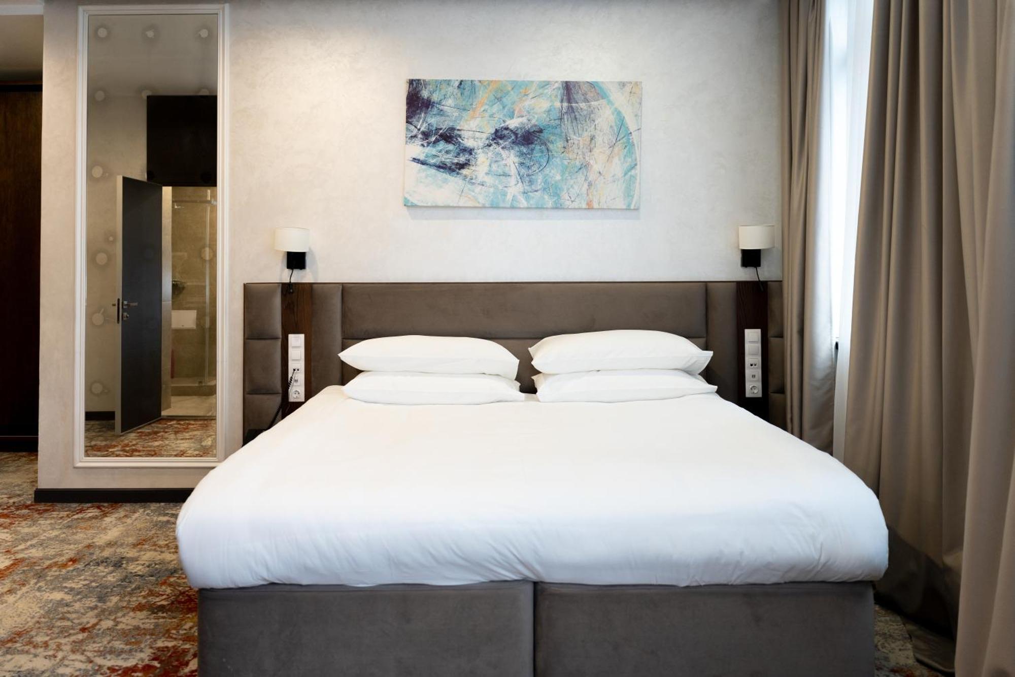 Grand Mildom Hotel อัลมาตี ภายนอก รูปภาพ