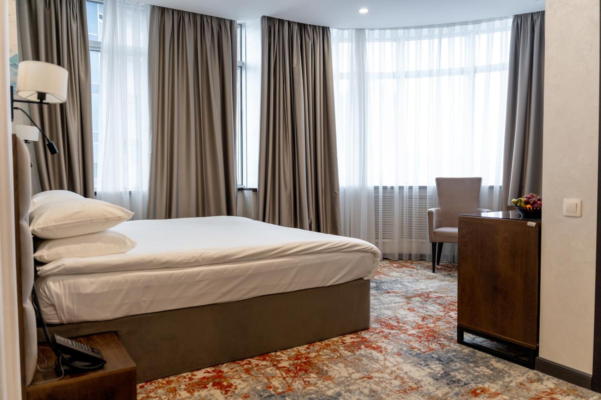 Grand Mildom Hotel อัลมาตี ภายนอก รูปภาพ